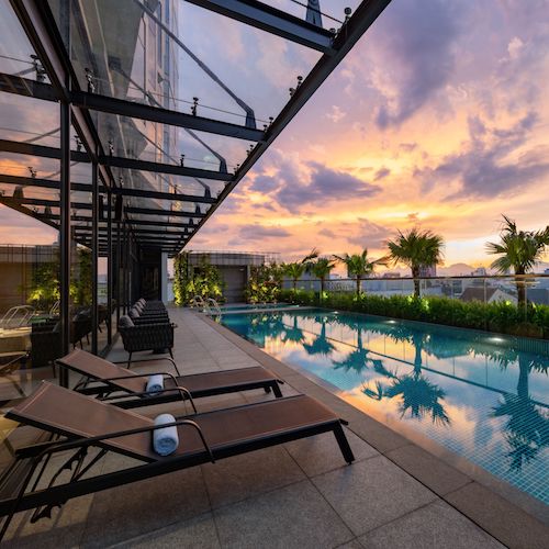 Crowne-Plaza-Danang-City-Centre_Swimming-Pool-2.jpg